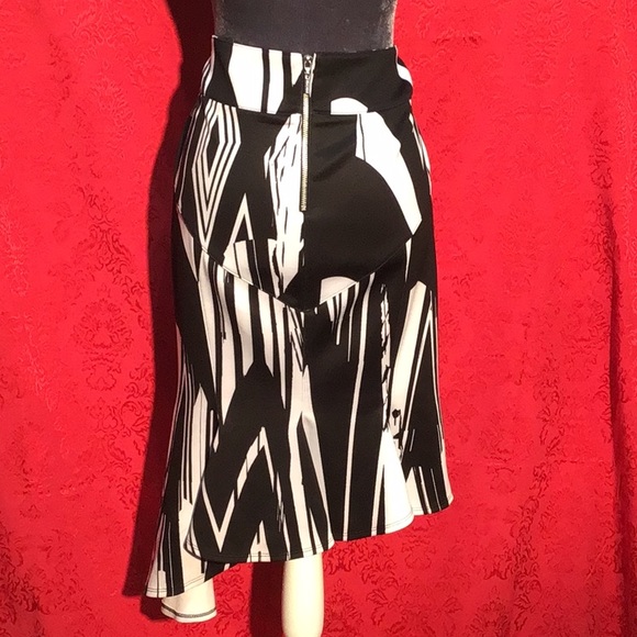 Bisou Bisou black and white abstract print skirt size 8 - Picture 3 of 5